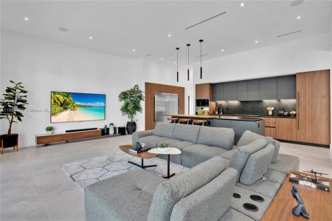 House in Miami, Florida 9 bedrooms, 524.8 sq.m. № 1951173 - photo 15