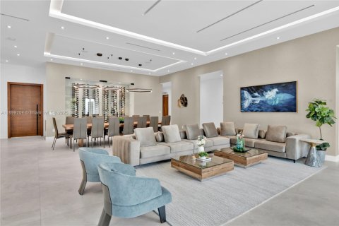 House in Miami, Florida 9 bedrooms, 524.8 sq.m. № 1951173 - photo 11
