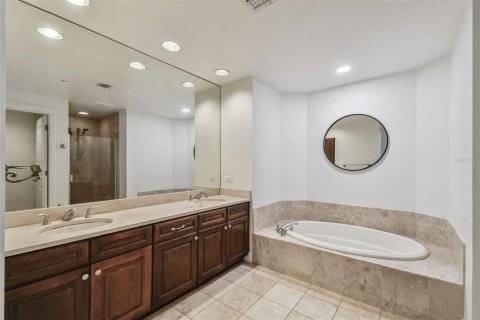 Condo in Tampa, Florida, 3 bedrooms  № 1884707 - photo 18