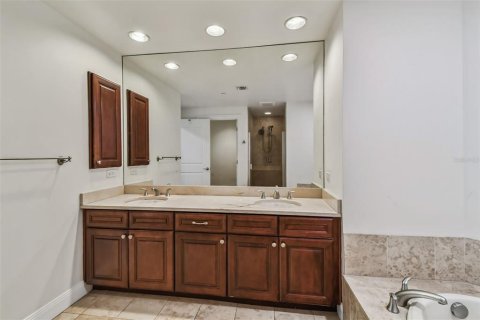Condo in Tampa, Florida, 3 bedrooms  № 1884707 - photo 19