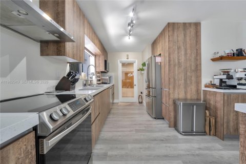 Купить виллу или дом в Майами, Флорида 3 спальни, 157.93м2, № 2043664 - фото 10