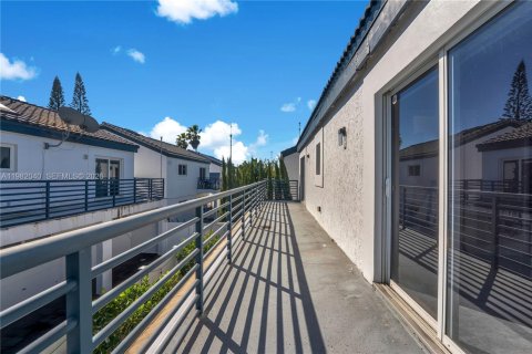 Купить виллу или дом в Майами, Флорида 3 спальни, 157.93м2, № 2043664 - фото 30