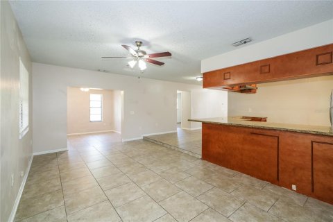 Villa ou maison à louer à Tampa, Floride: 3 chambres, 189.15 m2 № 1882692 - photo 5