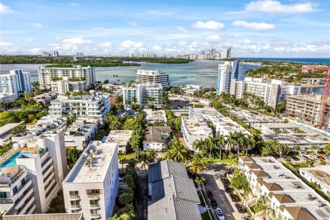 Condominio en venta en Bay Harbor Islands, Florida, 3 dormitorios, 156.08 m2 № 1946045 - foto 13