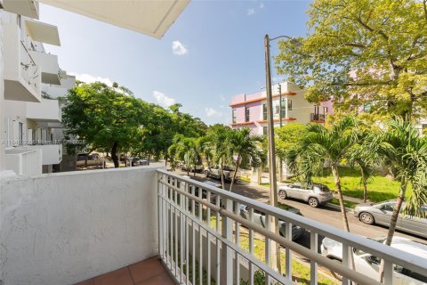 Condo in Miami, Florida, 2 bedrooms  № 1840958 - photo 17