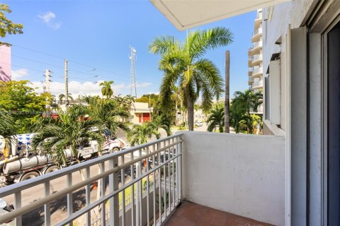 Condo in Miami, Florida, 2 bedrooms  № 1840958 - photo 16