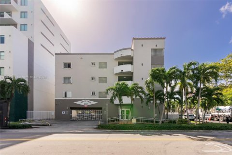 Condo in Miami, Florida, 2 bedrooms  № 1840958 - photo 19