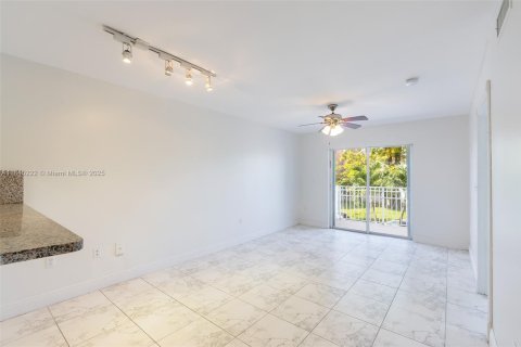 Condo in Miami, Florida, 2 bedrooms  № 1840958 - photo 3