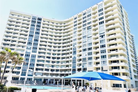 Condo in Hallandale Beach, Florida, 1 bedroom  № 2036201