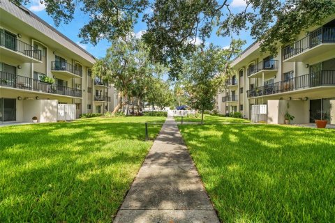 Condo in Tampa, Florida, 1 bedroom  № 1847169 - photo 18