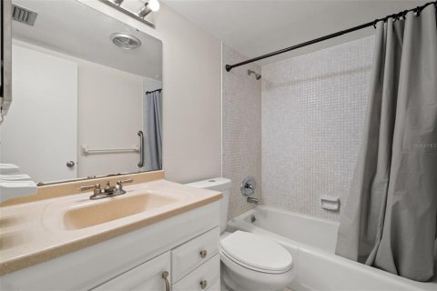 Condo in Tampa, Florida, 1 bedroom  № 1847169 - photo 11