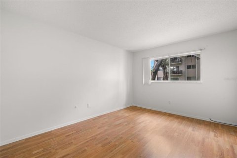 Condo in Tampa, Florida, 1 bedroom  № 1847169 - photo 9