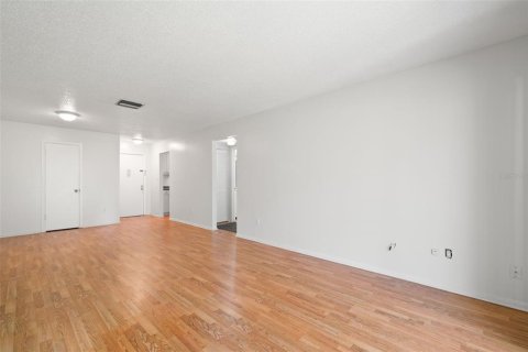 Condo in Tampa, Florida, 1 bedroom  № 1847169 - photo 6