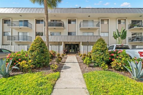 Condo in Tampa, Florida, 1 bedroom  № 1847169 - photo 1