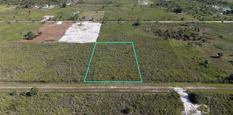 Land in Okeechobee, Florida № 2393784