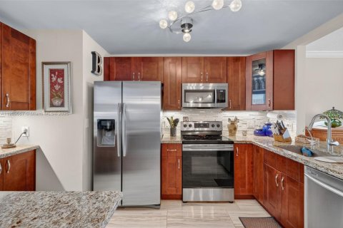 Condominio en venta en Hallandale Beach, Florida, 2 dormitorios, 104.52 m2 № 1965593 - foto 11