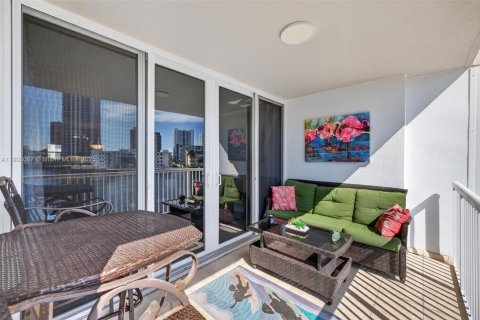 Condominio en venta en Hallandale Beach, Florida, 2 dormitorios, 104.52 m2 № 1965593 - foto 21