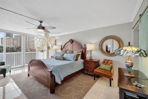 Condominio en venta en Hallandale Beach, Florida, 2 dormitorios, 104.52 m2 № 1965593 - foto 26