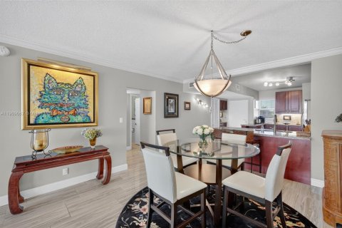 Condominio en venta en Hallandale Beach, Florida, 2 dormitorios, 104.52 m2 № 1965593 - foto 24