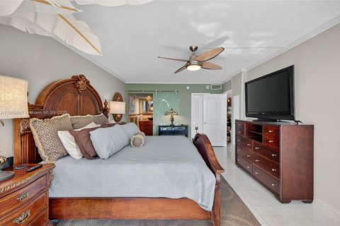 Condominio en venta en Hallandale Beach, Florida, 2 dormitorios, 104.52 m2 № 1965593 - foto 30