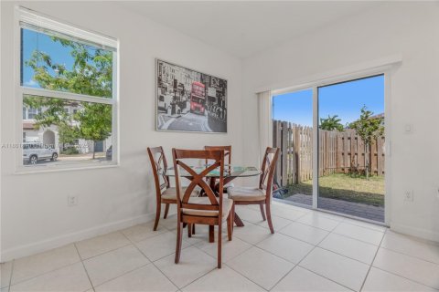 Adosado en venta en Miami, Florida, 3 dormitorios, 123.37 m2 № 1862130 - foto 10