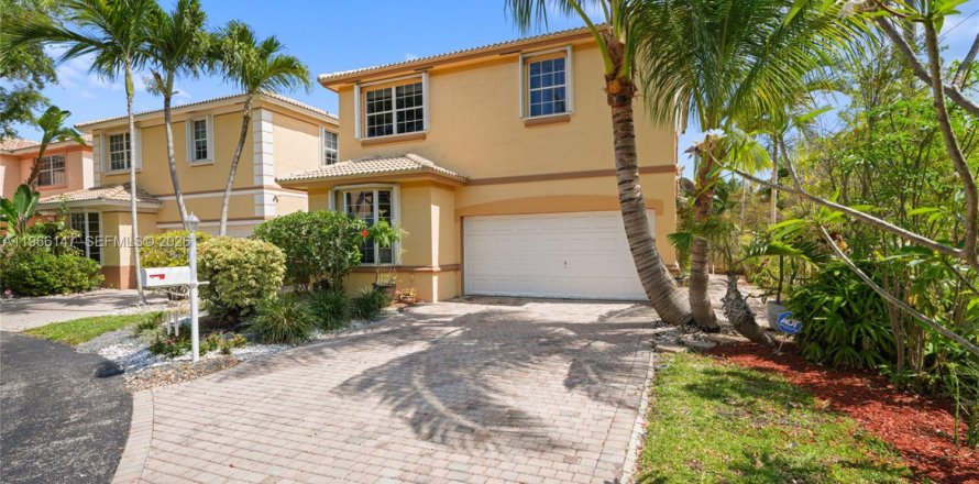 Villa ou maison à Hollywood, Floride 3 chambres, 200.95 m2 № 2030472