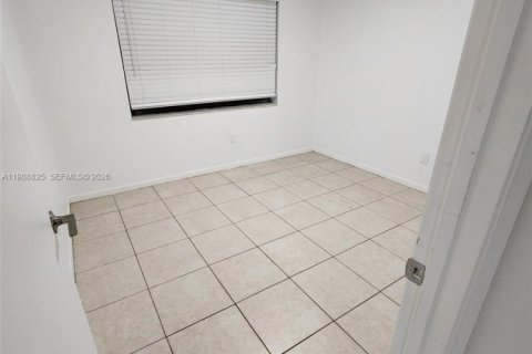 Appartement à louer à Miami, Floride: 2 chambres, 69.68 m2 № 2051553 - photo 3