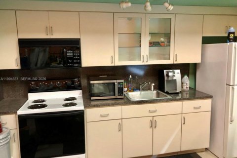 Купить коммерческую недвижимость в Хайалиа, Флорида № 2063012 - фото 8