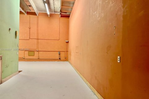 Купить коммерческую недвижимость в Хайалиа, Флорида № 2063012 - фото 2