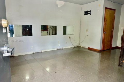 Купить коммерческую недвижимость в Хайалиа, Флорида № 2063012 - фото 9