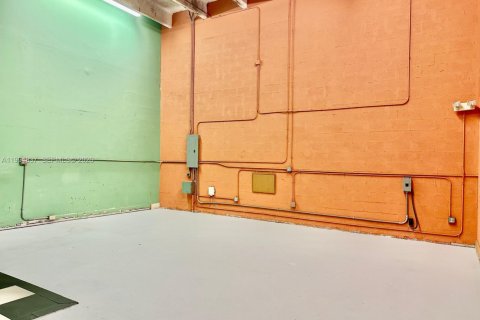 Купить коммерческую недвижимость в Хайалиа, Флорида № 2063012 - фото 3