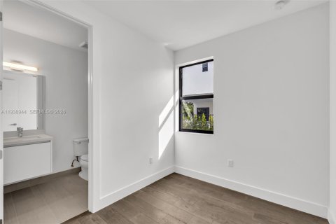 Casa en alquiler en Weston, Florida, 5 dormitorios, 491.73 m2 № 1997929 - foto 24