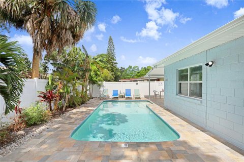 House in Largo, Florida 3 bedrooms, 152.55 sq.m. № 2100426 - photo 25