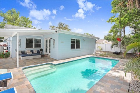 House in Largo, Florida 3 bedrooms, 152.55 sq.m. № 2100426 - photo 24