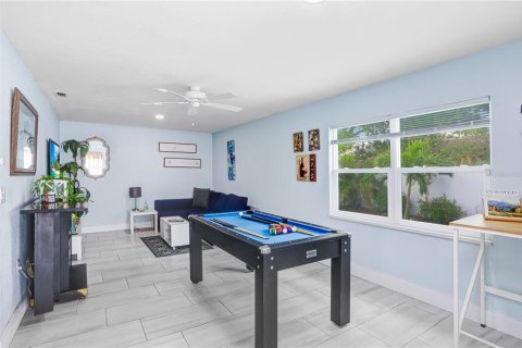 House in Largo, Florida 3 bedrooms, 152.55 sq.m. № 2100426 - photo 13