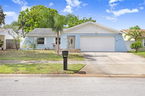 House in Largo, Florida 3 bedrooms, 152.55 sq.m. № 2100426 - photo 6