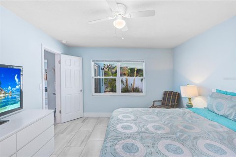 House in Largo, Florida 3 bedrooms, 152.55 sq.m. № 2100426 - photo 16