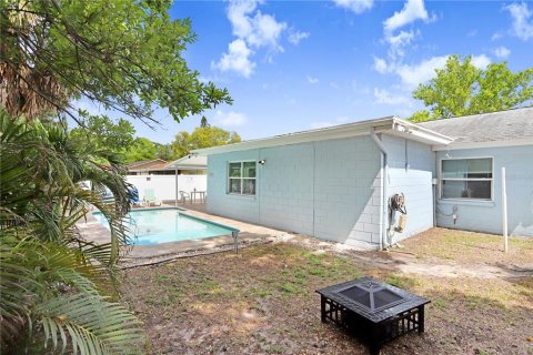 House in Largo, Florida 3 bedrooms, 152.55 sq.m. № 2100426 - photo 26