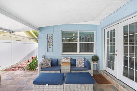 House in Largo, Florida 3 bedrooms, 152.55 sq.m. № 2100426 - photo 23