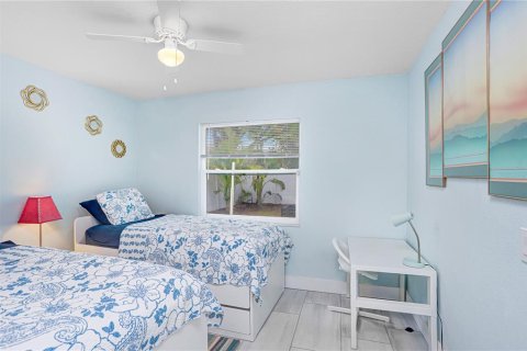 House in Largo, Florida 3 bedrooms, 152.55 sq.m. № 2100426 - photo 20