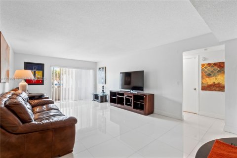 Copropriété à louer à Miami, Floride: 2 chambres, 99.87 m2 № 2390028 - photo 7