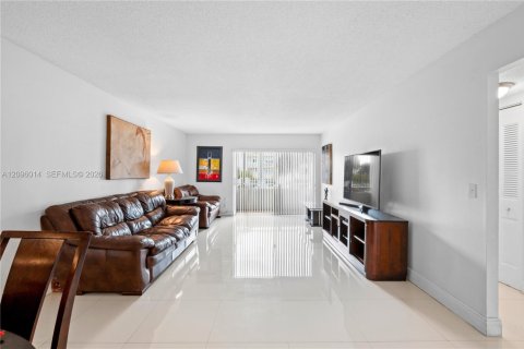 Copropriété à louer à Miami, Floride: 2 chambres, 99.87 m2 № 2390028 - photo 6