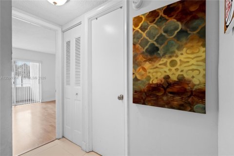 Copropriété à louer à Miami, Floride: 2 chambres, 99.87 m2 № 2390028 - photo 19