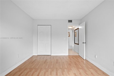 Copropriété à louer à Miami, Floride: 2 chambres, 99.87 m2 № 2390028 - photo 20