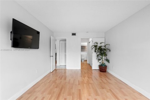 Copropriété à louer à Miami, Floride: 2 chambres, 99.87 m2 № 2390028 - photo 24