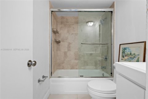 Copropriété à louer à Miami, Floride: 2 chambres, 99.87 m2 № 2390028 - photo 18
