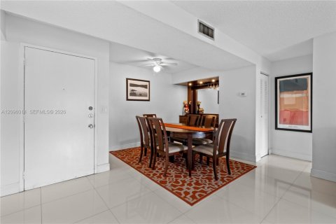 Copropriété à louer à Miami, Floride: 2 chambres, 99.87 m2 № 2390028 - photo 9