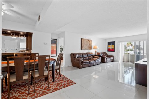Copropriété à louer à Miami, Floride: 2 chambres, 99.87 m2 № 2390028 - photo 5