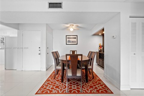 Copropriété à louer à Miami, Floride: 2 chambres, 99.87 m2 № 2390028 - photo 10