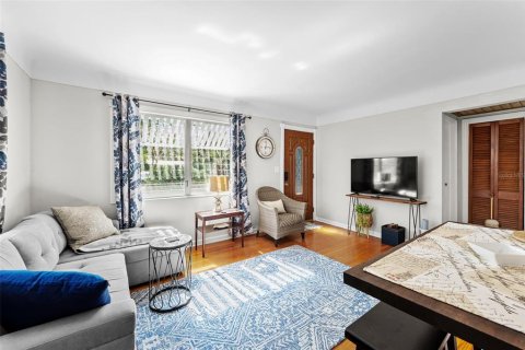 House in Gulfport, Florida 2 bedrooms, 80.55 sq.m. № 1657790 - photo 5